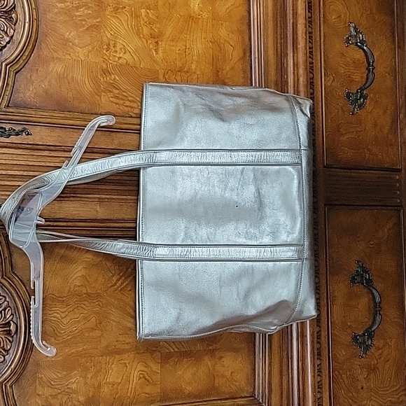 POTTERY BARN KIDS XTRA LARGE 17"×13"×7" GOLD LEATHER TRAVEL DIAPER BAG - Picture 2 of 7